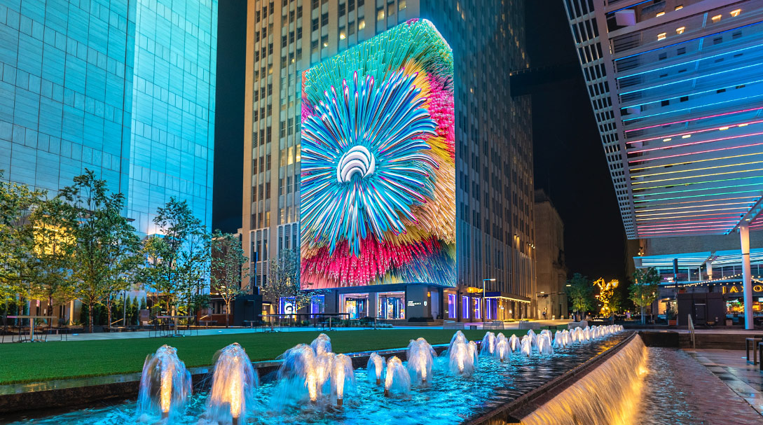 A fountain with water and buildings around it.