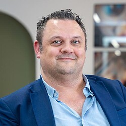 Jamie Rodgers headshot